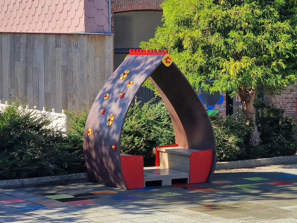 ID043-Playhut 'Fleur' with benches-002 kopie.webp