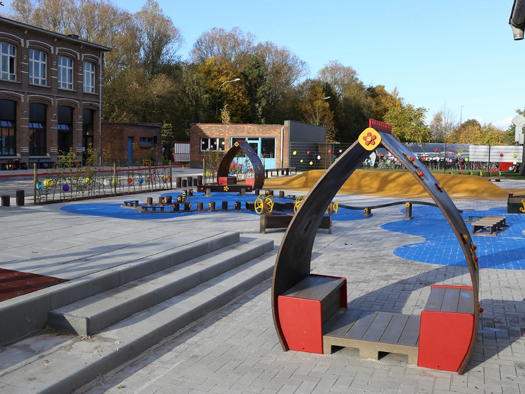 ID043-Playhut 'Fleur' with benches-027 kopie.webp