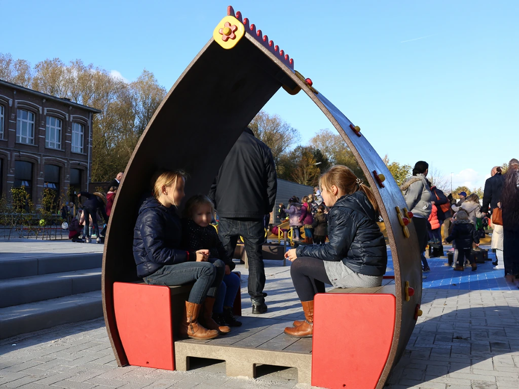 ID043-Playhut 'Fleur' with benches-029 kopie.webp