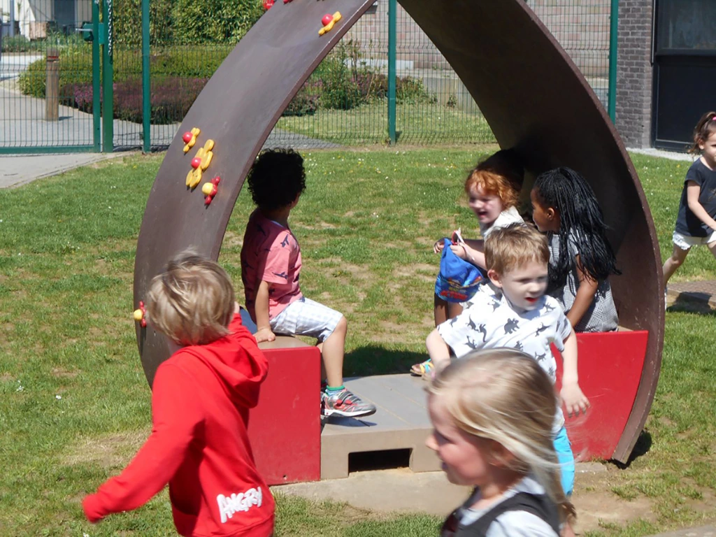 ID043-Playhut 'Fleur' with benches-007 kopie.webp