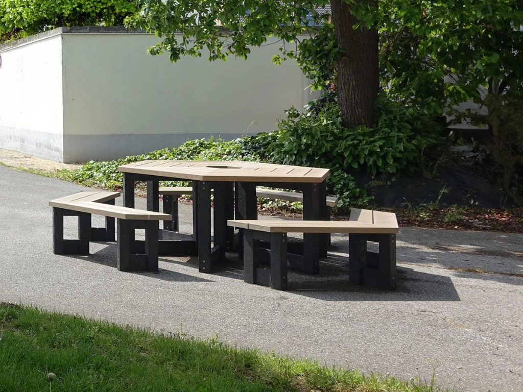 siena table on asphalt.webp