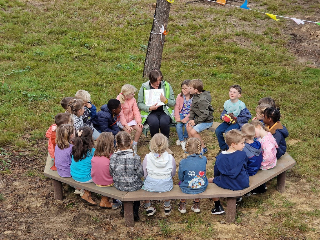 achthoekbank als voorleeshoek.webp