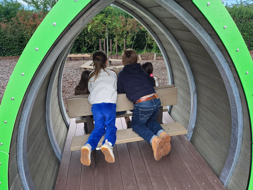 vikinghut-groene-speelplaats.webp