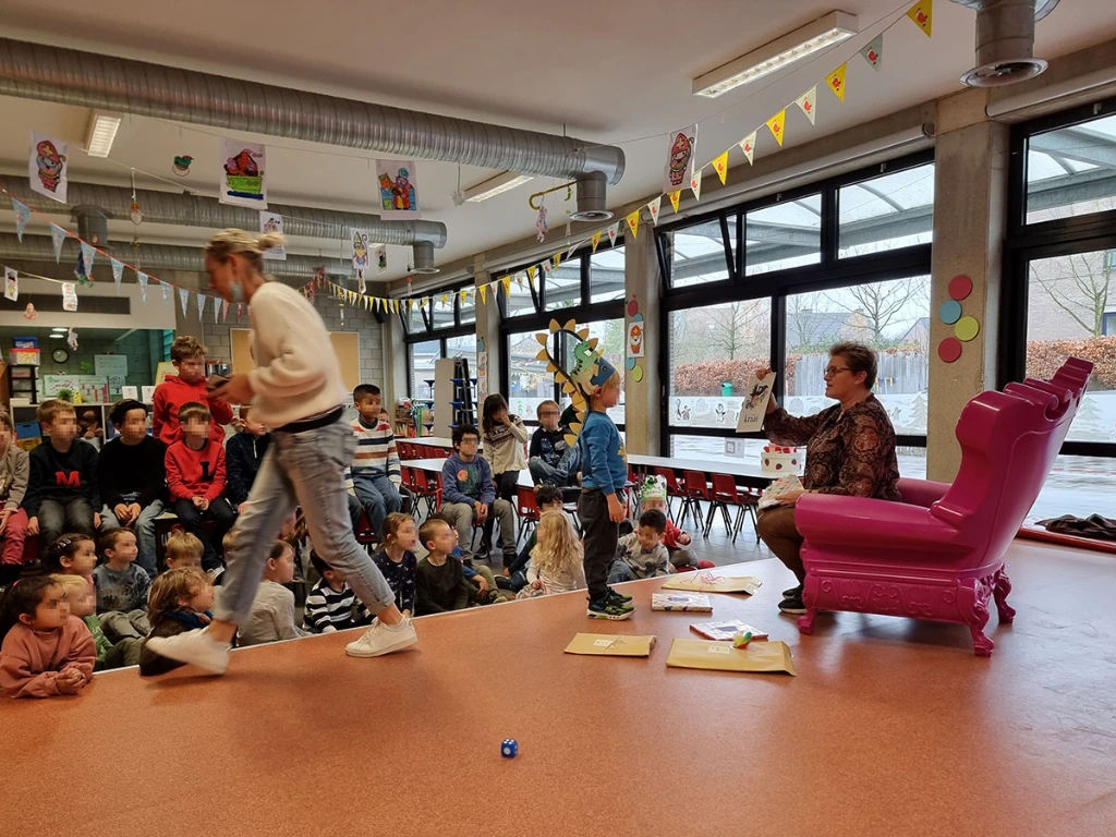 voorleesstoel 08.webp