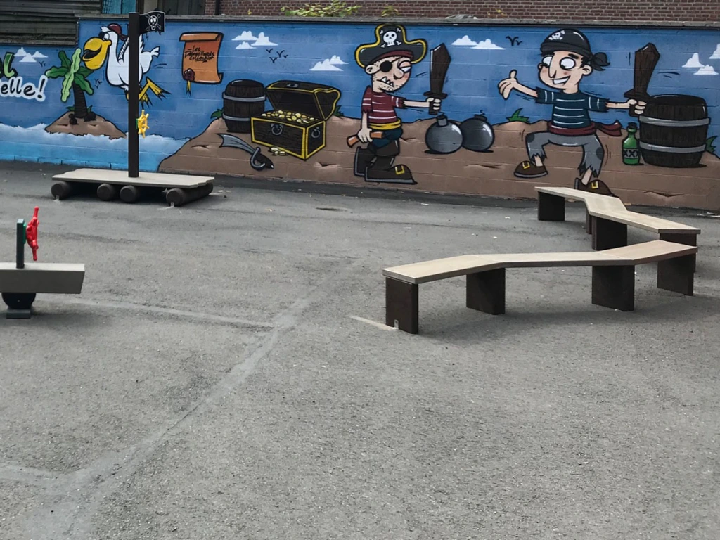 zigzagbank met vlot.webp