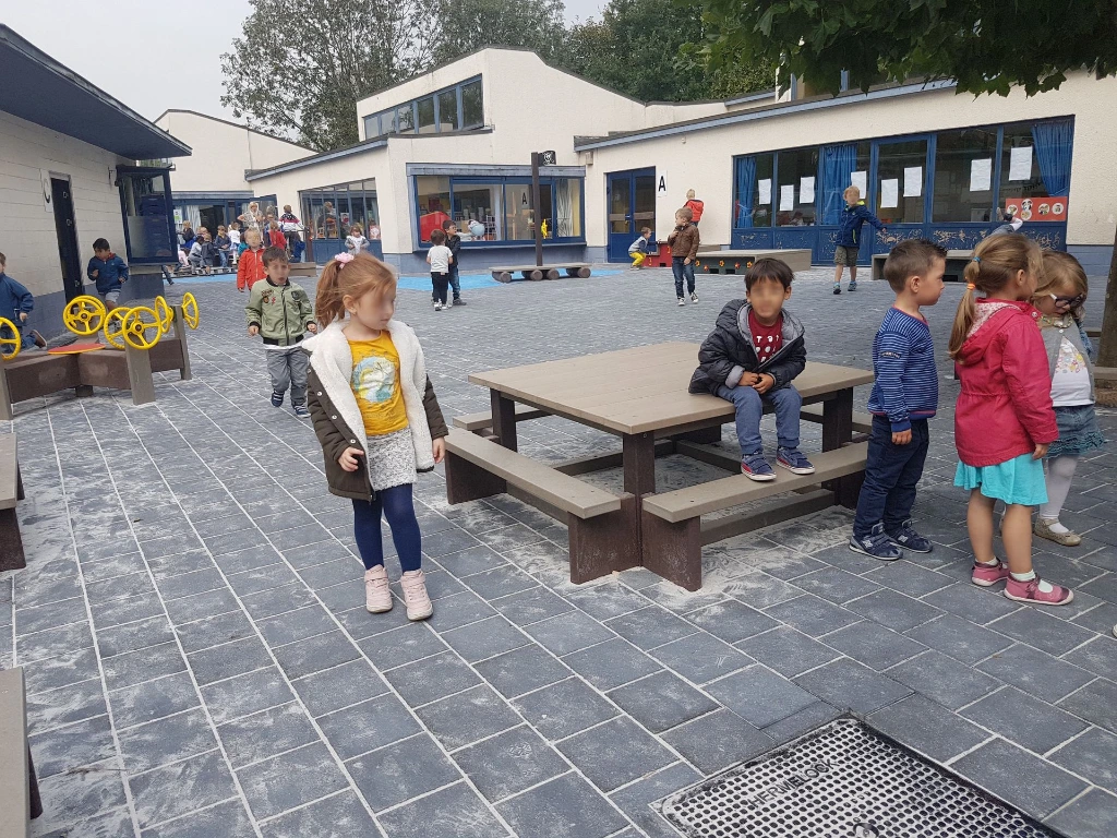 ID039-Picnic table square-005.webp