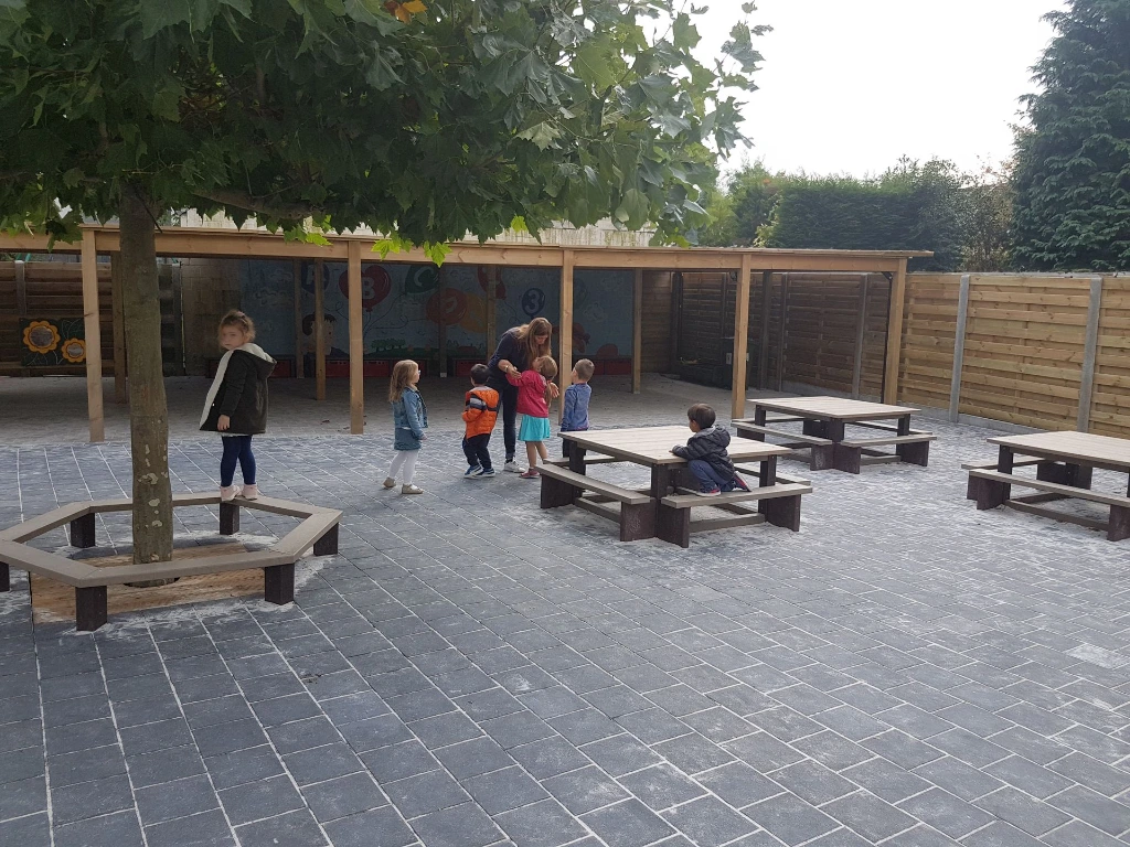 ID039-Picnic table square-004.webp