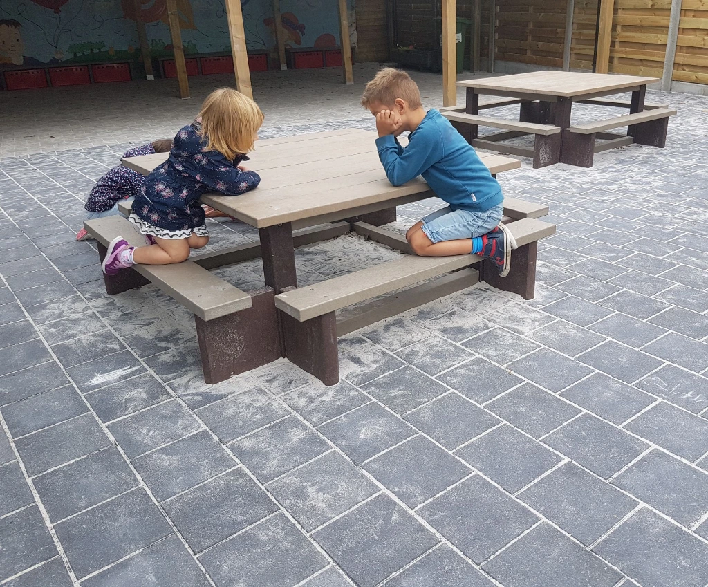 ID039-Picnic table square-009.webp