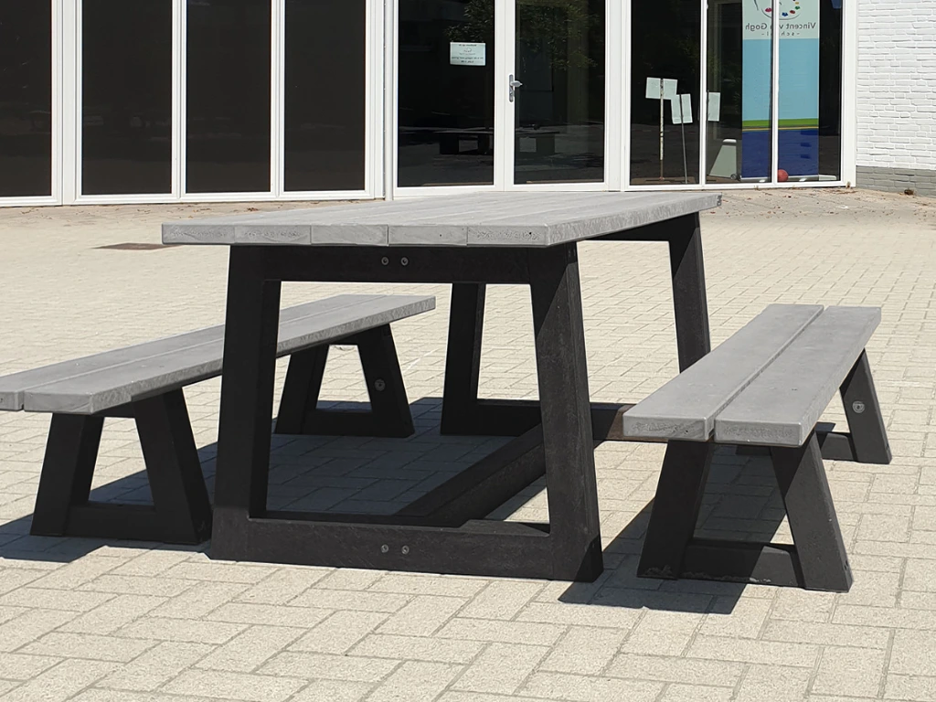 tafel GP77 Govaplast Play zwart grijs kopiëren.webp