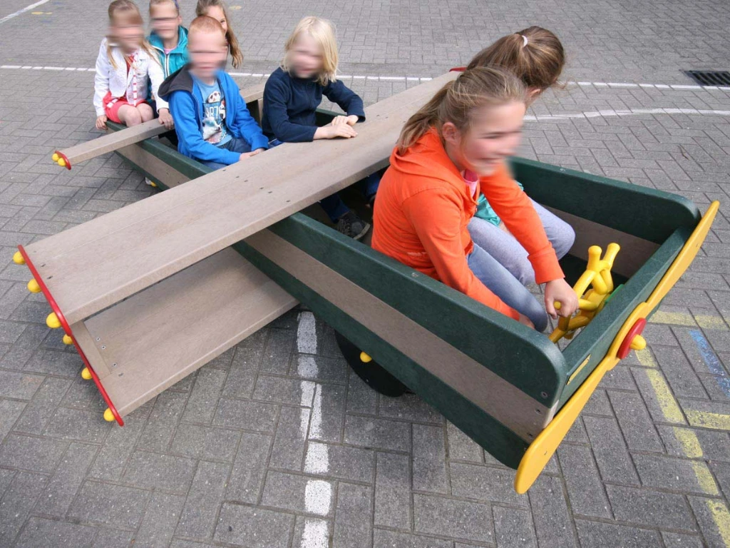 Govaplast_PLAY_dubbeldekker_verhading_speelplaats.webp