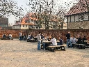 Vary___Let__15_yo_school_children_in_casual_clothes_sit_around_the_picknick_tables_this_scene__Reali kopie.webp
