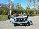 picknicktafel Roma met studenten kopie.webp