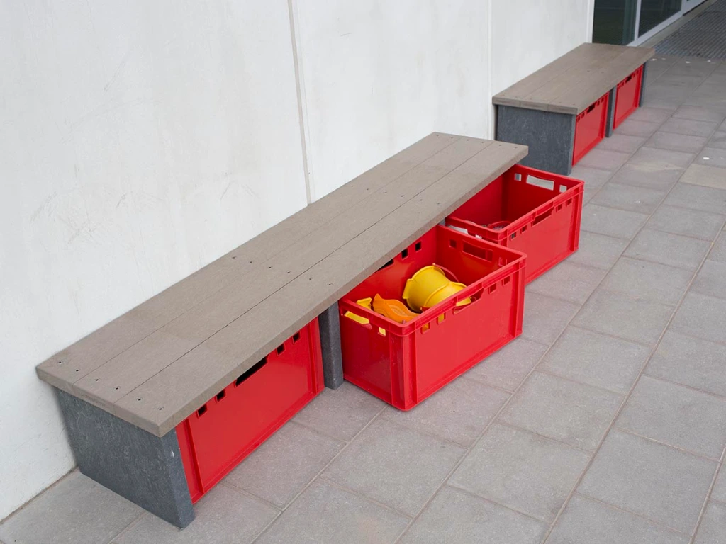 Govaplast Play opbergbank GP60 met rode euronormbakken.webp