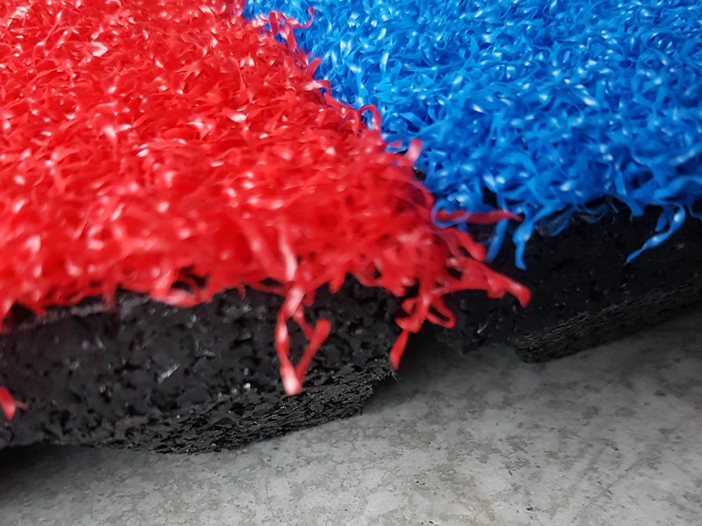 kuntsgras tegel rood en blauw.webp