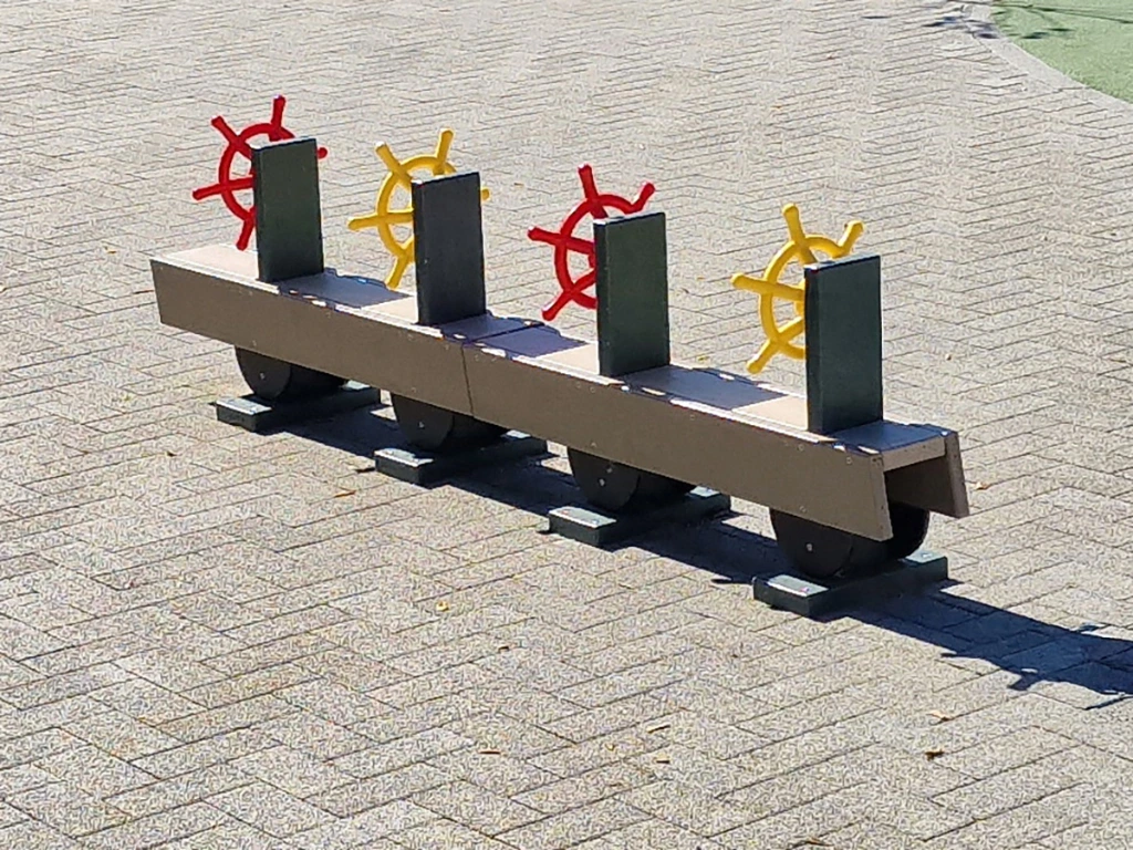 ID049-Train with steering wheels-015 kopie.webp