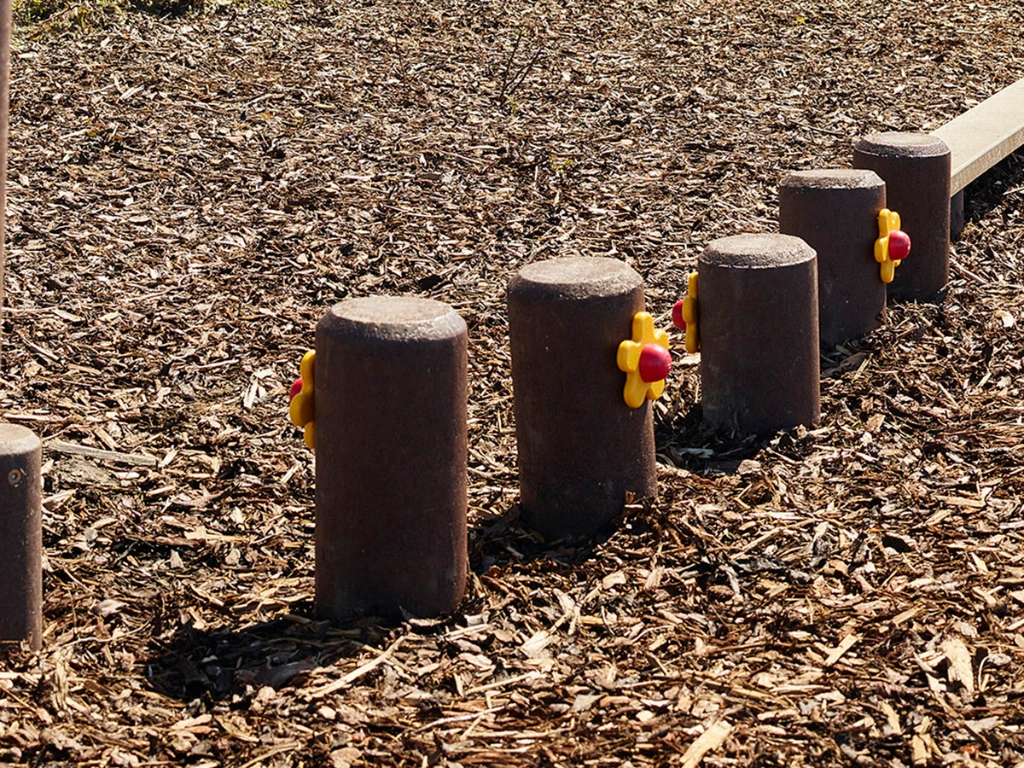 Stapalen parcours GP100a in schors speelplaats.webp