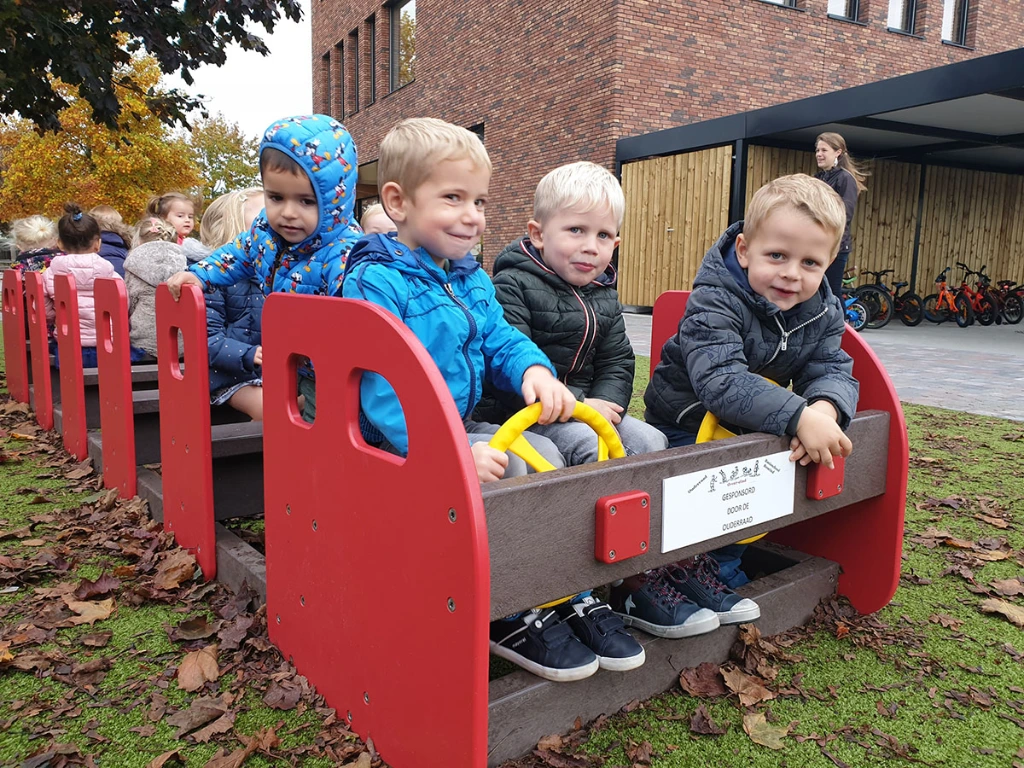 metro speeltoestel gesponsord door ouderraad.webp