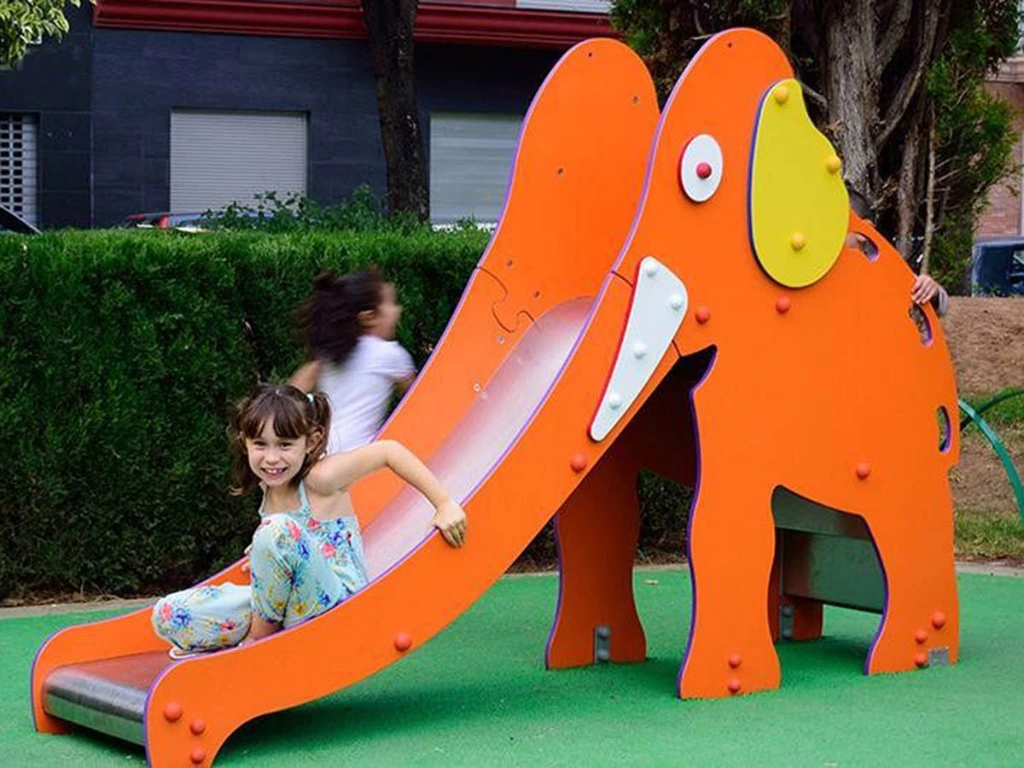 Glijbaan olifant kleuterspaalplaats.webp