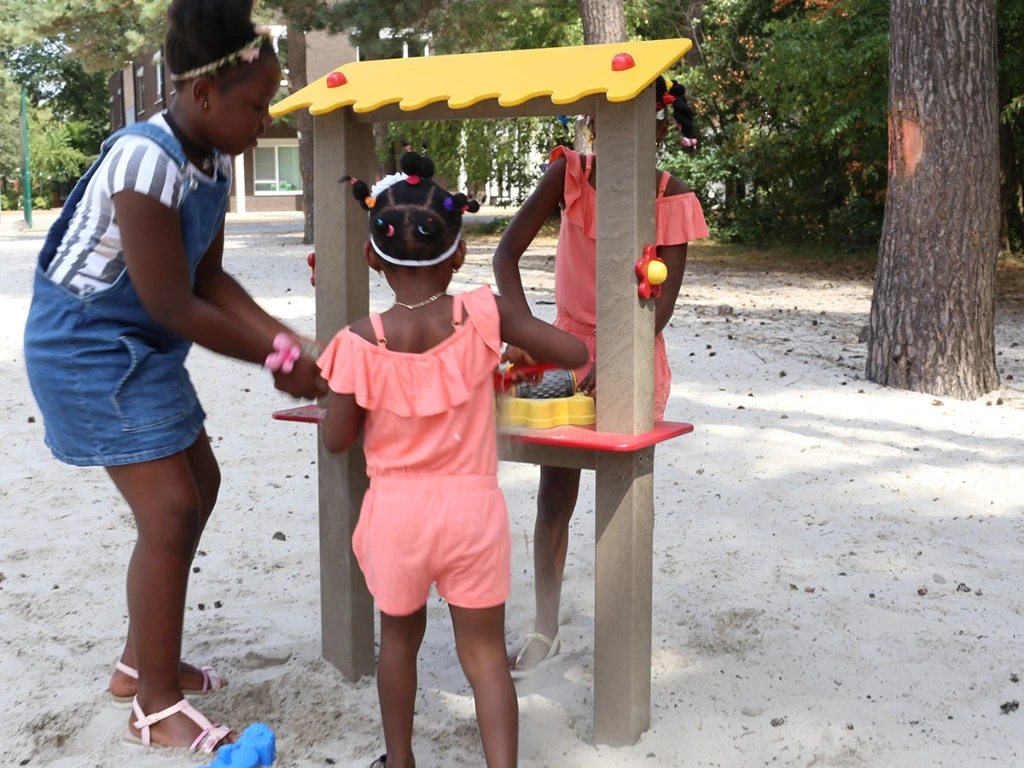 Winkleltje speelplaats lagers school.webp