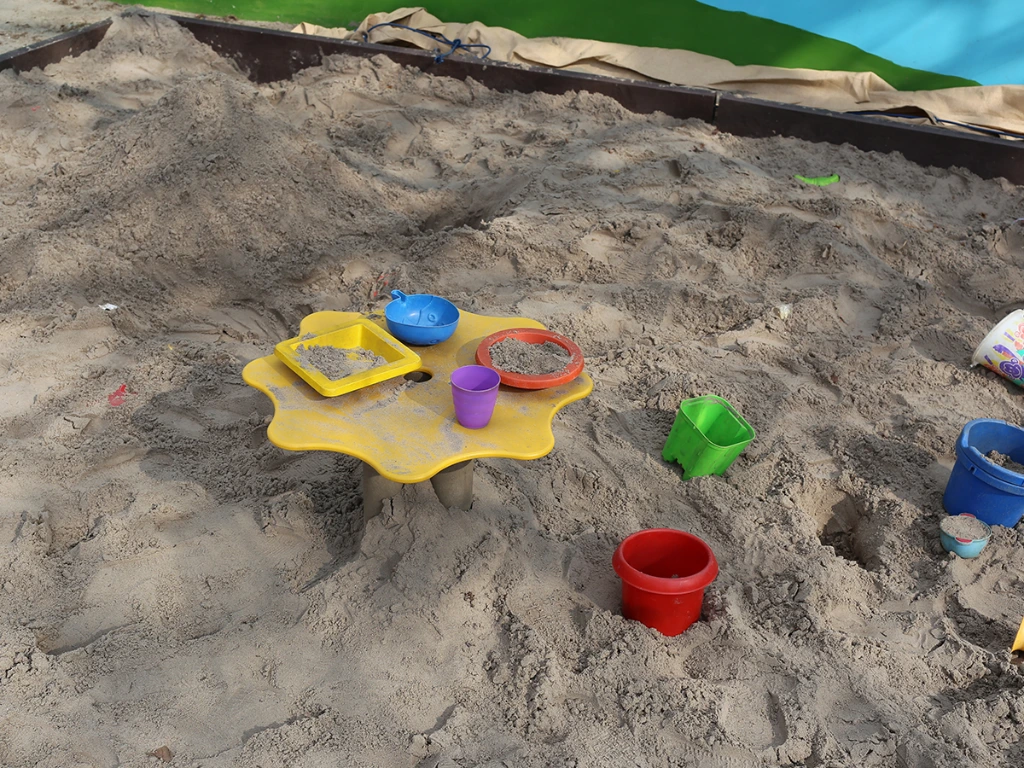 speeltafel zandbak school.webp