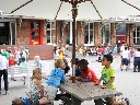 kleuters onder parasol Govaplast Play picknicktafel GP17.webp