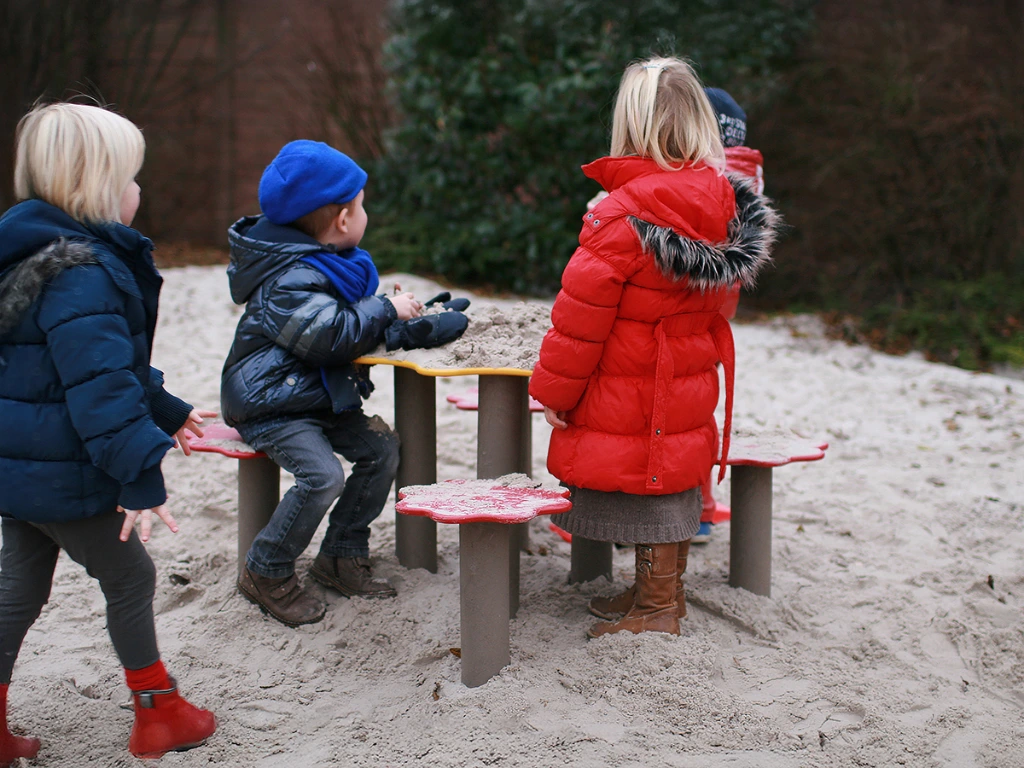ID003-Table and stools 'Sandy'-006 kopie.webp