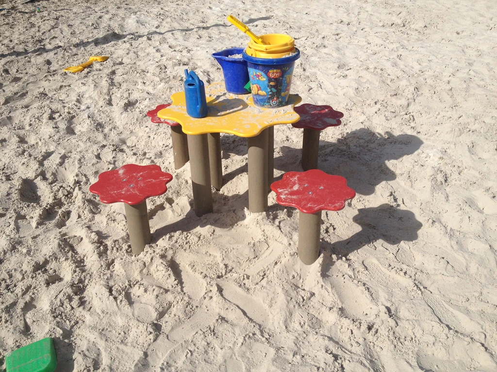 ID003-Table and stools 'Sandy'-010 kopie.webp