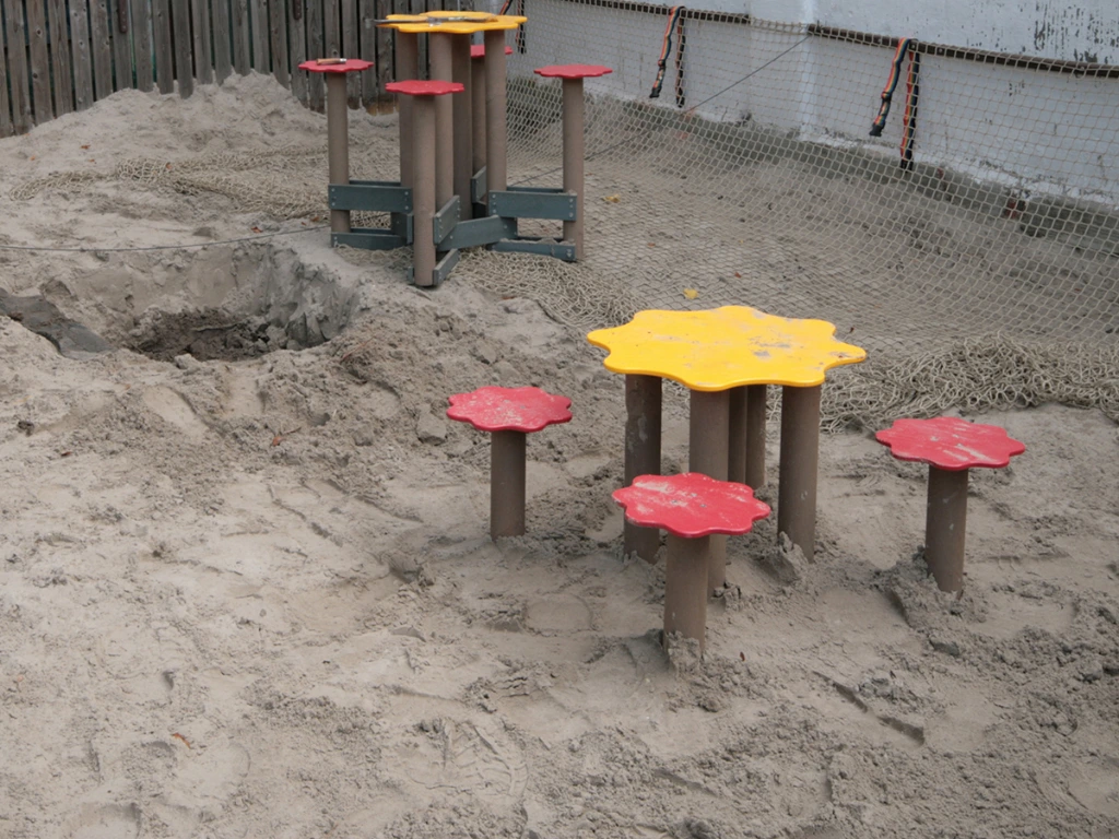 ID003-Table and stools 'Sandy'-012 kopie.webp