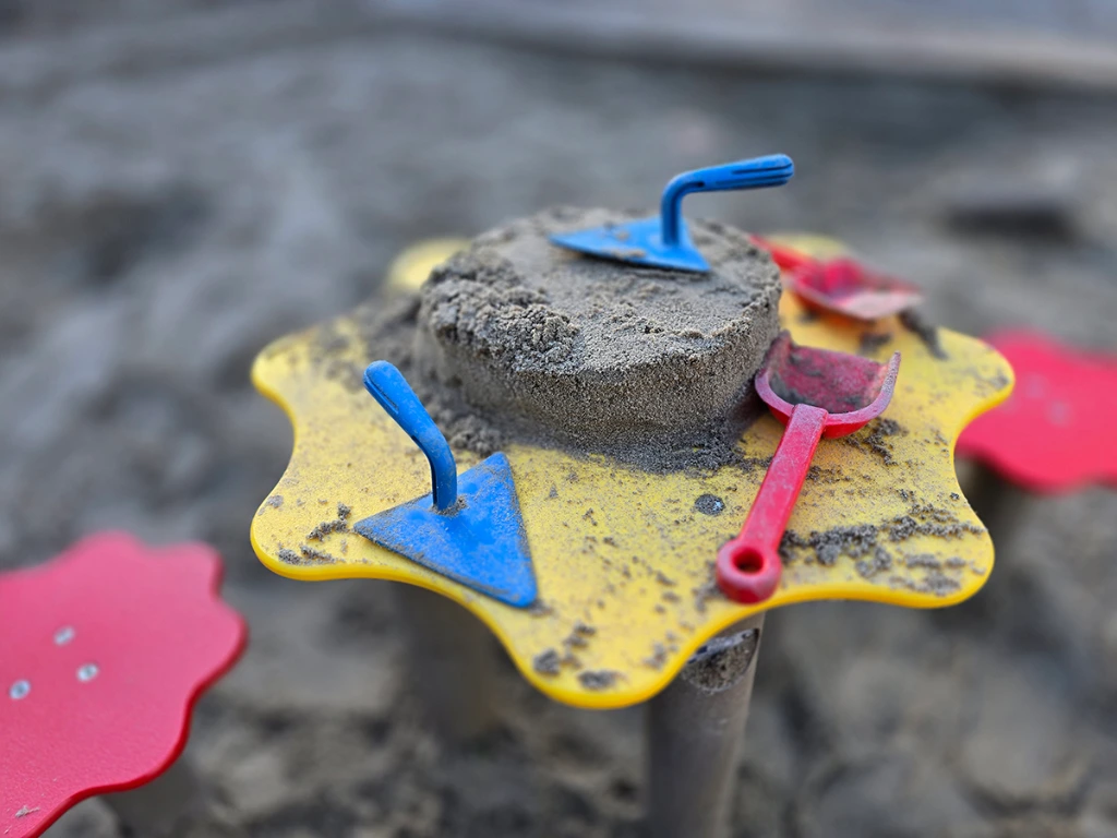 ID003-Table and stools 'Sandy'-003 kopie.webp