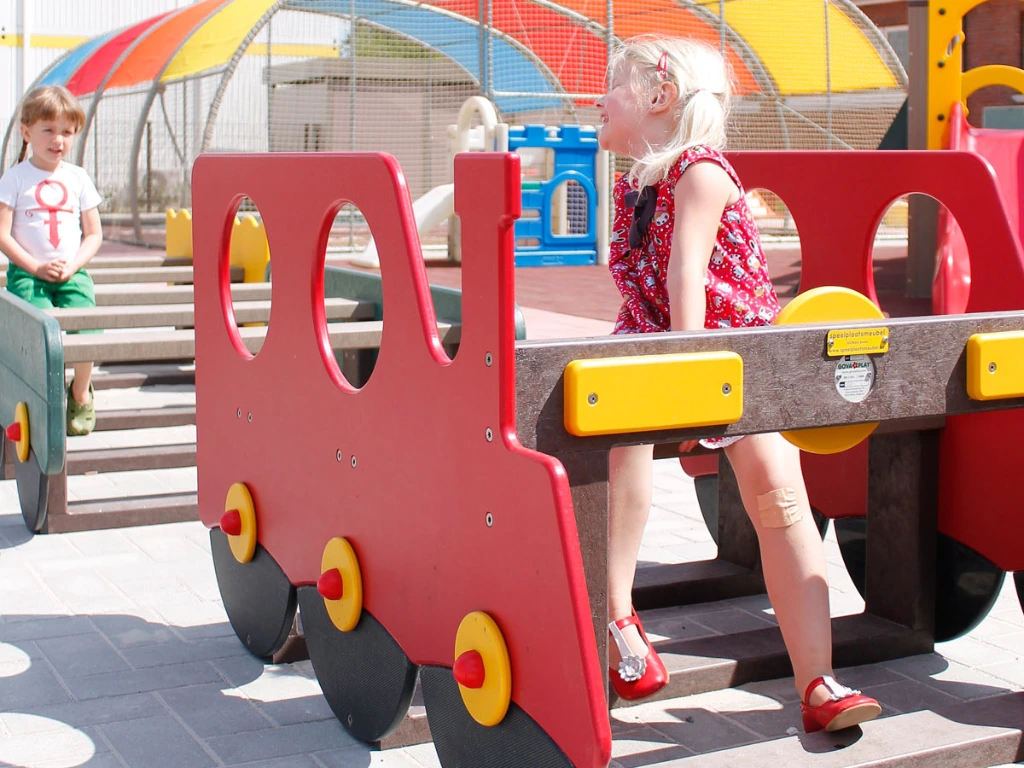 ID025- Locomotief Rood