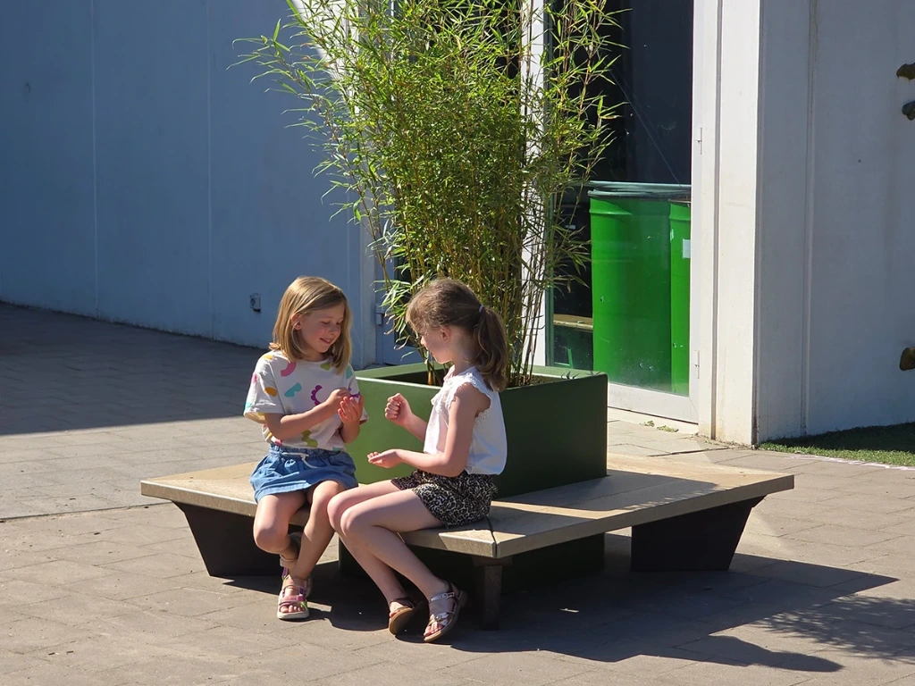 Bank Cubo Met Bloembak