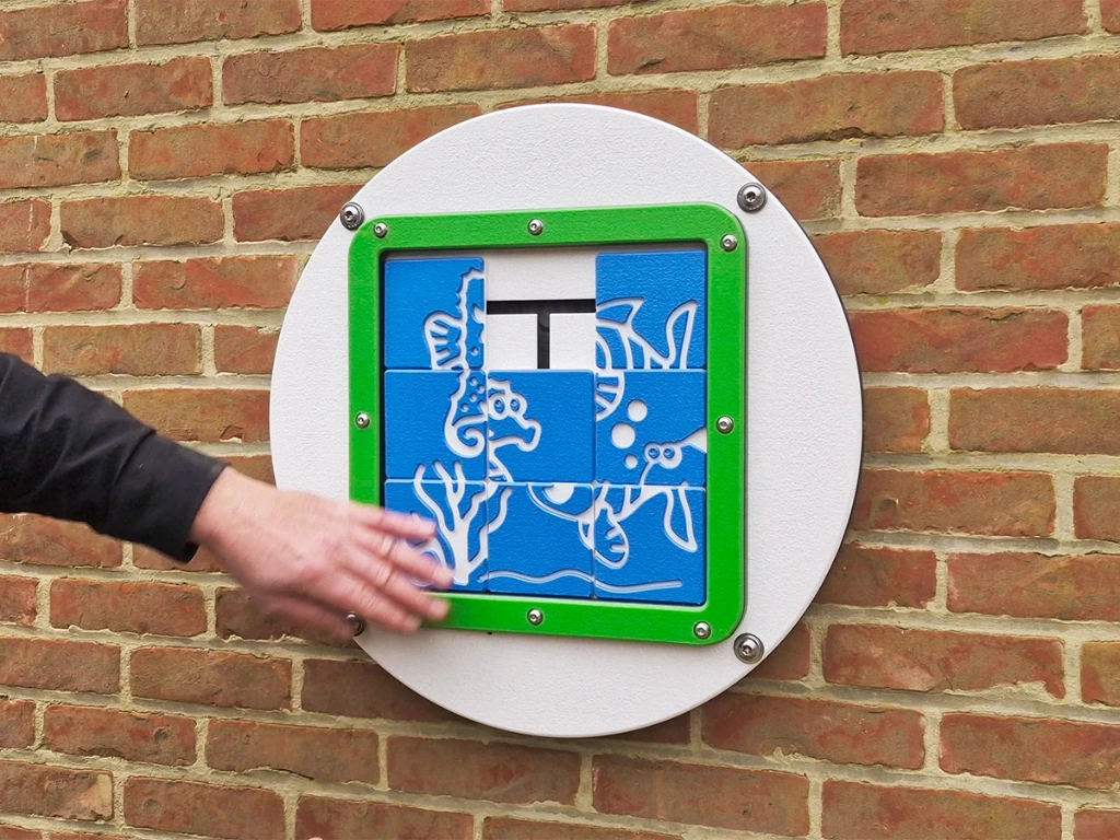 Round Play Panel Puzzle Fish