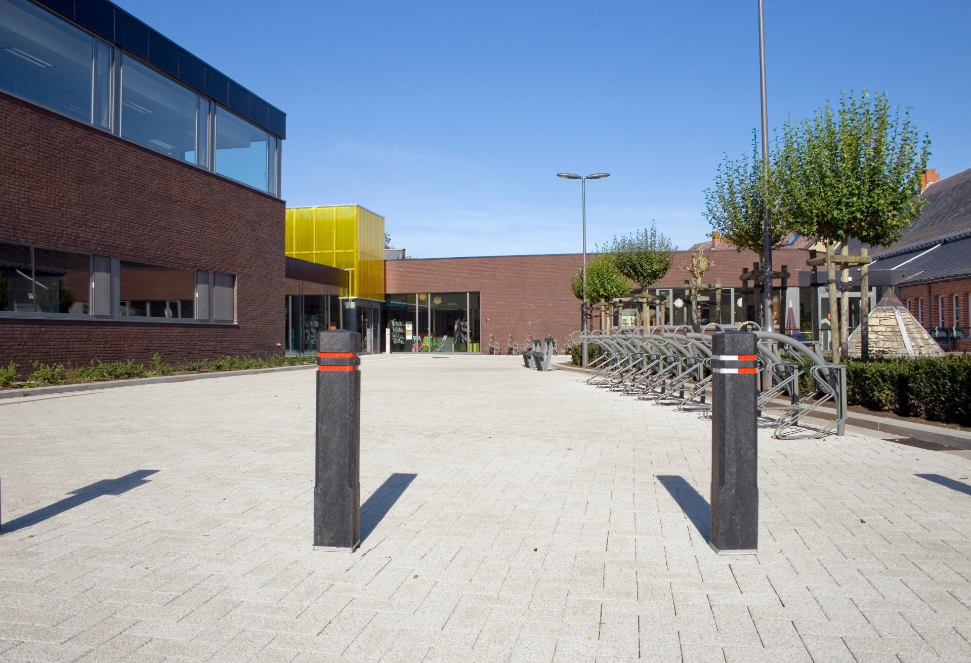 Square anti-parking bollard