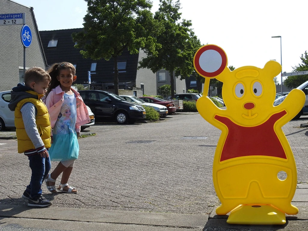 [ID905-000000-YE] Big Traffic Bear