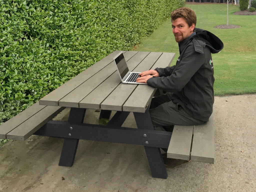 Picnic Table Oslo Campus