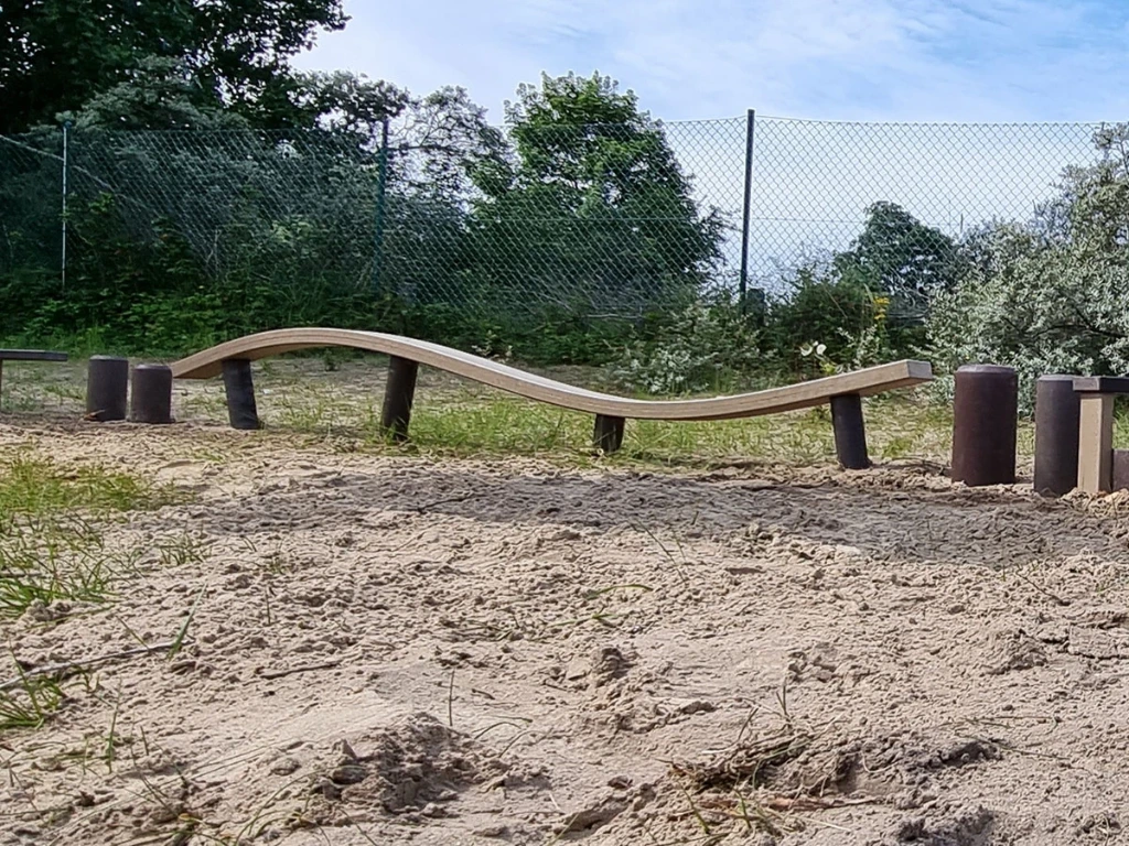 ID100C - Wavy Balance Beam