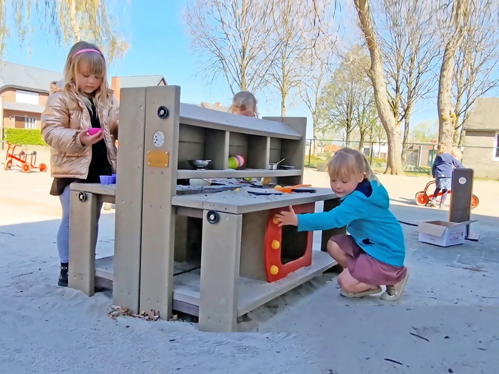 [ID083-0000PV-SB] Muddy Play Kitchen – Sink + Stove