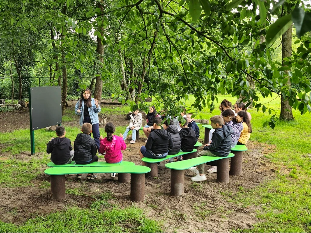 In-ground chain bench