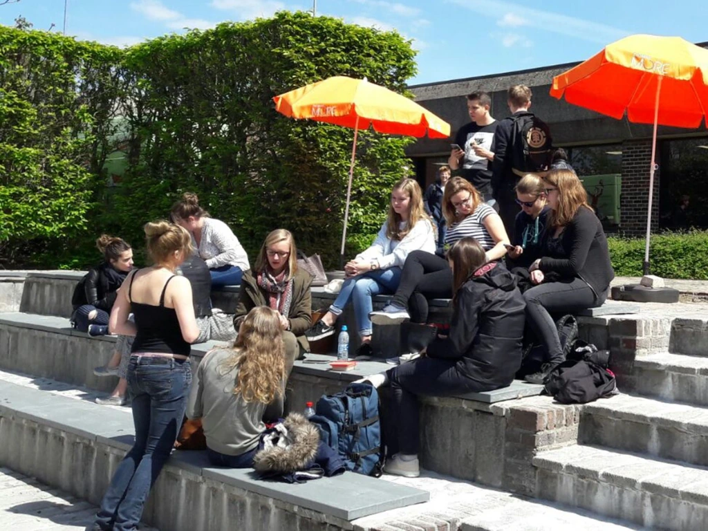 Zitvlak voor betonnen U-elementen
