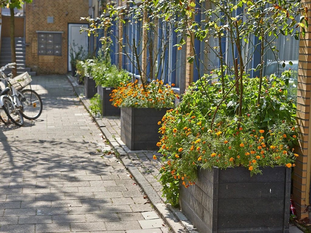 Planter Rotterdam with legs 90 x 90 cm